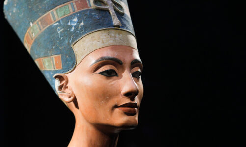 NEFERTITI, a Bela e Poderosa Rainha do Egito – A Grande Rainha do Nilo